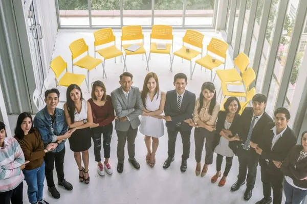 Biểu tượng bàn tay đỡ lấy đồng xu, thể hiện cam kết cá cược có trách nhiệm của king52